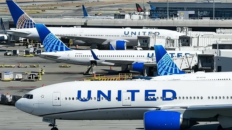 United Airlines tem nova norma sobre consumir áudios e vídeos sem fones de ouvido nos voos