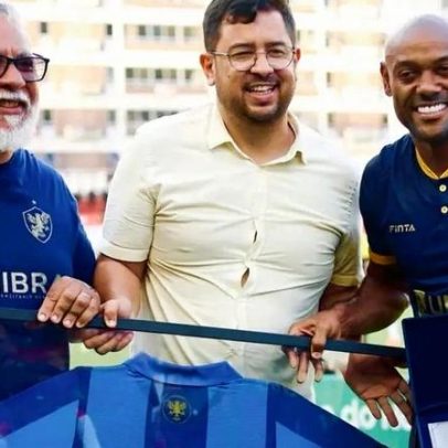 Vagner Love encerra carreira após partida emocionante