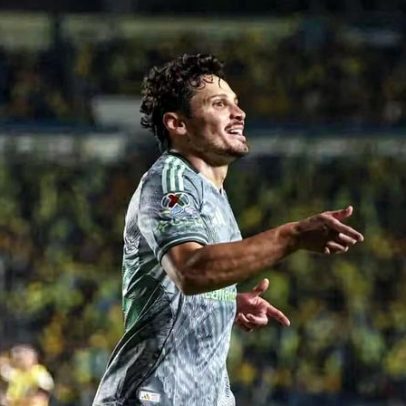 Veiga, ex-Palmeiras, marca em dois jogos seguidos e atua mais avançado