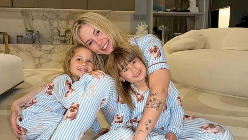 Virginia e as filhas, Maria Flor e Maria Alice