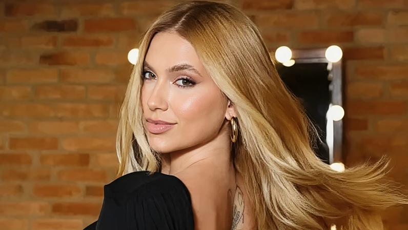 Virginia posa com Maria Flor durante viagem a Orlando