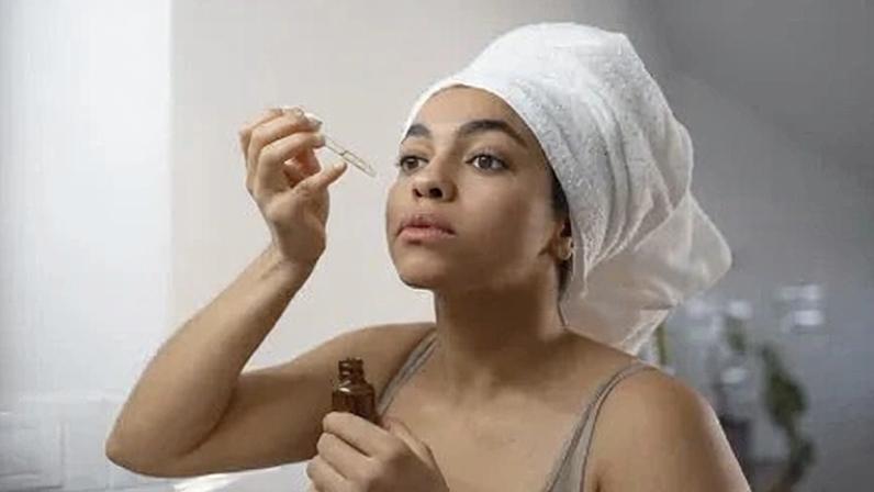 De acordo com especialista, é preciso atenção com o uso da vitamina C em peles sensíveis