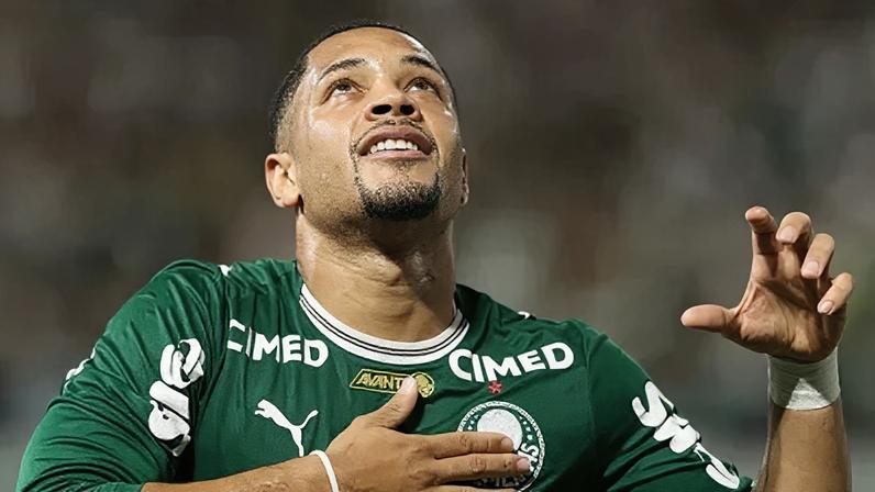 Vitor Roque afirma estar em casa no Palmeiras e mira vaga na Seleção