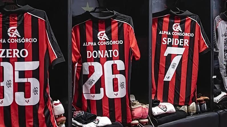 Vitória homenageia Wagner Moura em escalação e camisas na véspera do Oscar