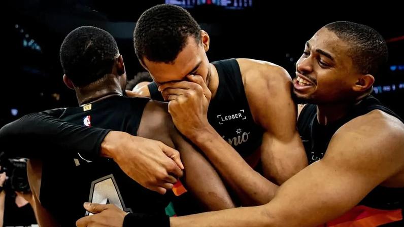 Com choro de Victor Wembanyama, Spurs vira sobre Clippers