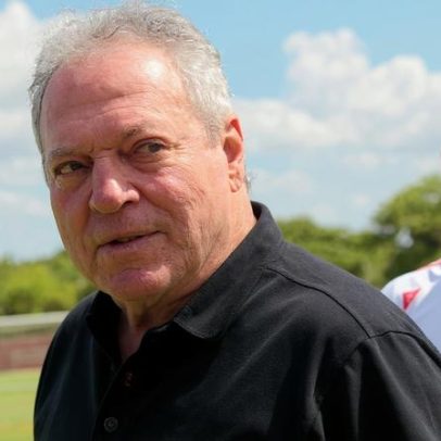 Abel Braga consegue efeito suspensivo parcial no STJD