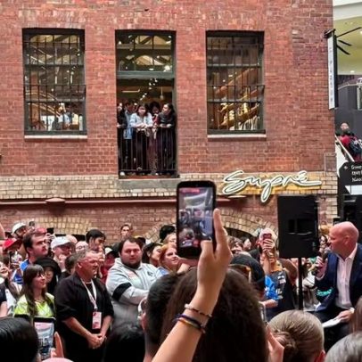 Bortoleto vai a shopping em Melbourne antes do GP de F1 e mobiliza fãs