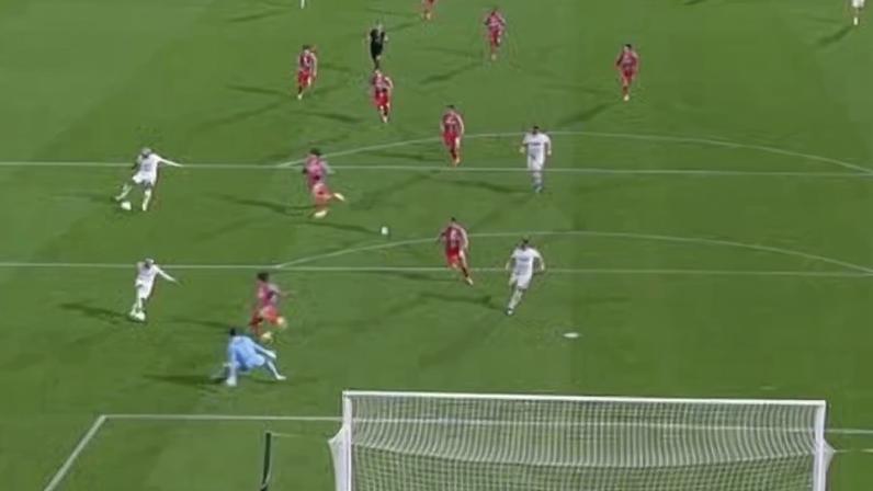 Dodô entorta defesa, faz golaço e ajuda a Fiorentina — Foto: Reprodução Instagram