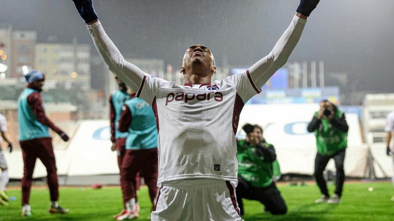 Felipe Augusto, ex-Corinthians, decide para o Trabzonspor — Foto: Trabzonspor