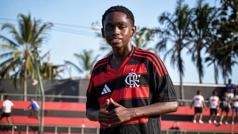Jovem de 12 anos do Flamengo soma cinco gols na base e destaca torneio mundial