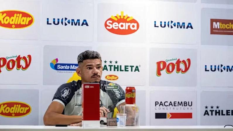 Tiquinho Soares em entrevista coletiva — Foto: JP Pinheiro/Agência Mirassol