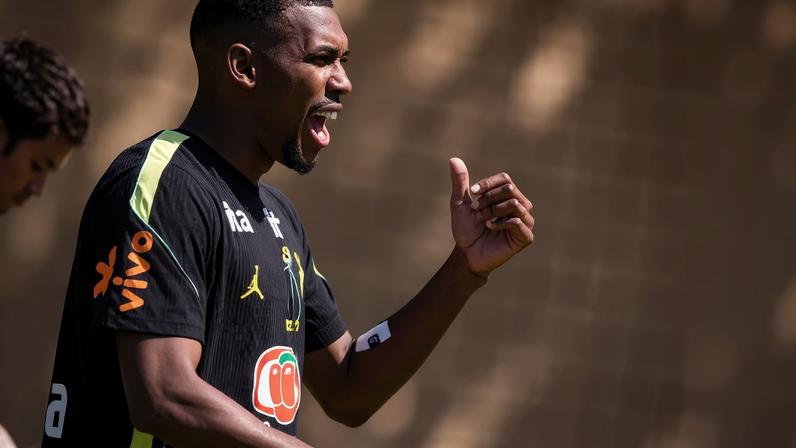 Rayan sorridente em treino do Brasil em Orlando — Foto: Léo Sguaçabia