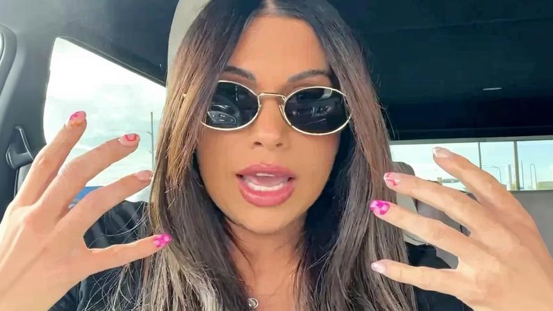 Estrela de Mormon Wives afirma insatisfação com cirurgia plástica de US$25 mil