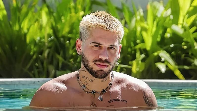 Zé Felipe abriu as portas da mansão nova ainda em reforma