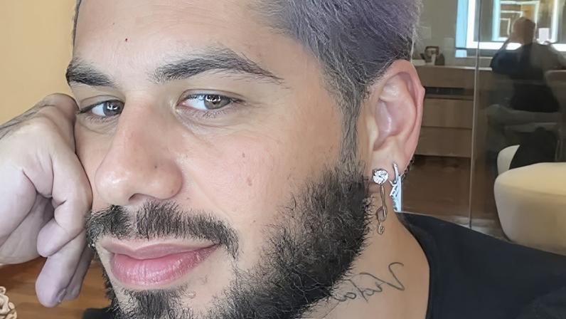 Zé Felipe surge com novo visual