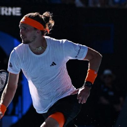 Zverev domina Berrettini com saque e avança à terceira rodada