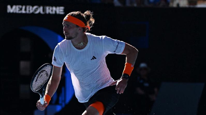 Zverev domina Berrettini com saque e avança à terceira rodada