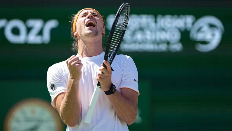 Zverev vence Tiafoe e mira semifinal inédita contra Fils