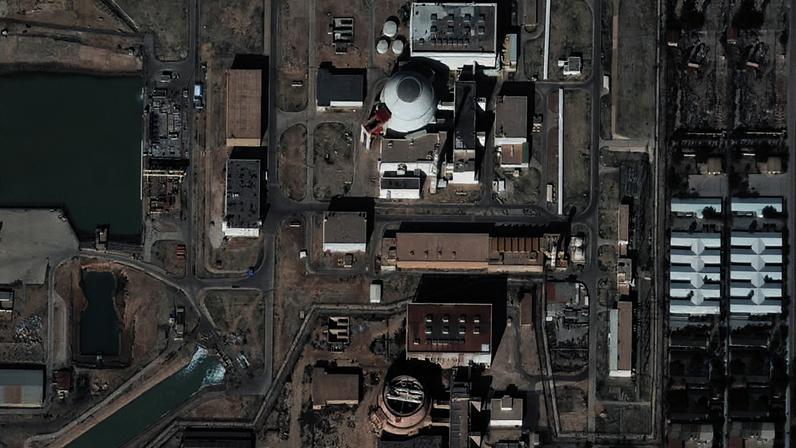 Esta imagem de satélite fornecida pela Maxar Technologies e tirada em 1º de janeiro de 2025 mostra os reatores de Bushehr, 1.200 quilômetros (750 milhas) ao sul de Teerã. Israel atacou o Irã em uma série de ataques aéreos em 13 de junho, atingindo 100 alvos, incluindo instalações nucleares e militares de Teerã, e matando o chefe do Estado-Maior das Forças Armadas, o chefe da Guarda Revolucionária do Irã e importantes cientistas nucleares. — Foto: AFP