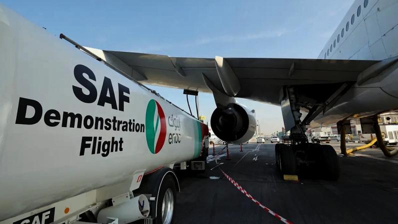 O uso de combustível de aviação verde está sendo considerado como uma alternativa à quebra do fornecimento de petróleo do Oriente Médio (Giuseppe Cacace/AFP)