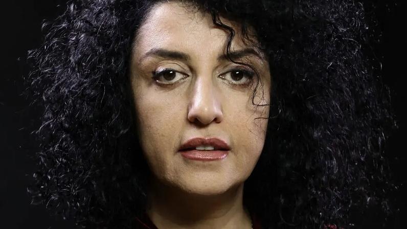 Narges Mohammadi tem contribuído significativamente para os direitos das mulheres no Irã, um dos regimes mais repressivos às mulheres na sociedade (Narges Mohammadi Foundation/AFP)