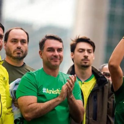Flávio Bolsonaro comenta atritos na direita envolvendo Michelle Bolsonaro