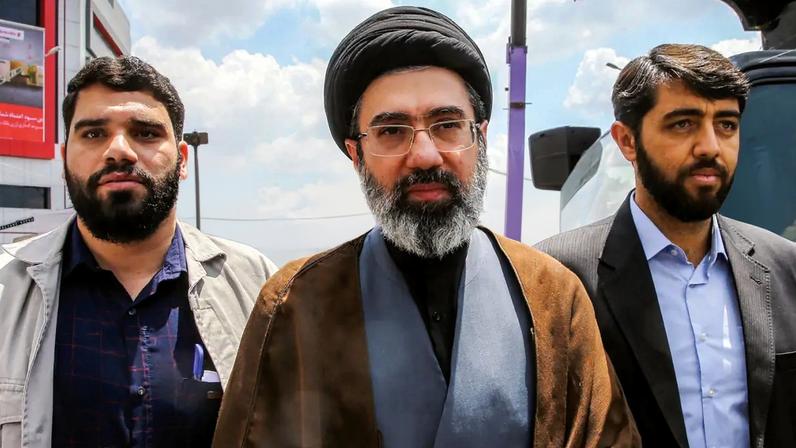 Mojtaba Khamenei, o novo líder supremo. (Hamid Foroutan/ISNA/AFP)