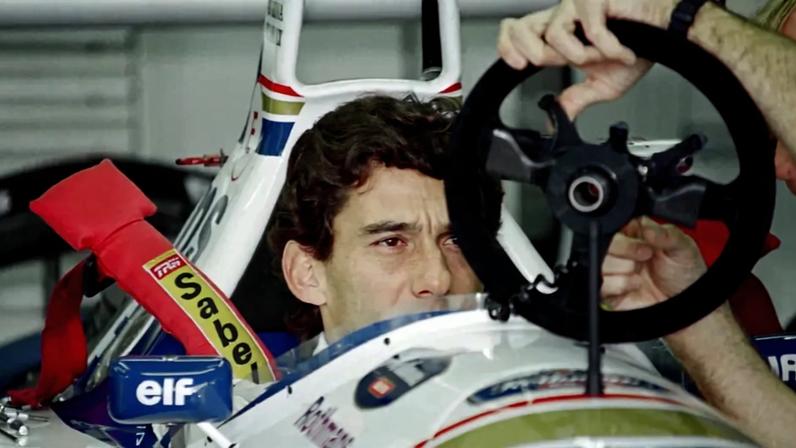 Ayrton Senna em Ímola antes de acidente em 1994 (Foto: AFP PHOTO JEAN-LOUP GAUTREAU)