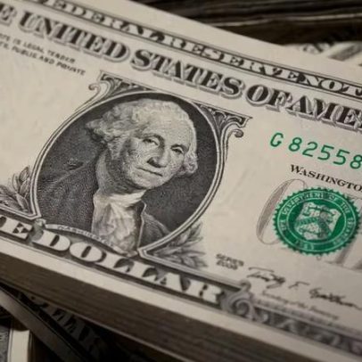 Dólar recua com incerteza geopolítica; real se destaca entre 33 moedas