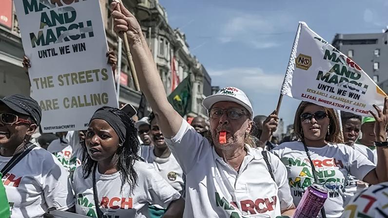 Embaixador da África do Sul no Gana é convocado por ataques a estrangeiros