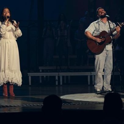 Dueto entre Julia Vitória e Marcelo Markes em projeto musical Vamos Cantar