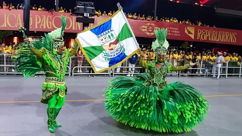 Desfile da Unidos de Vila Maria, neste domingo (15)