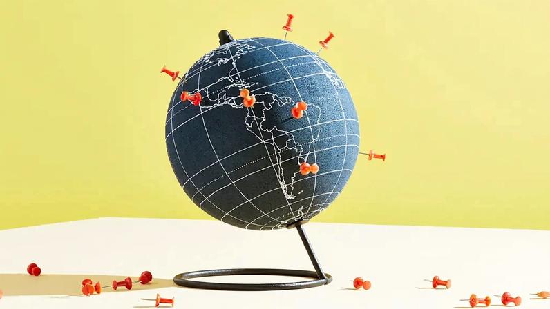 Fotografia de uma miniatura de um globo.