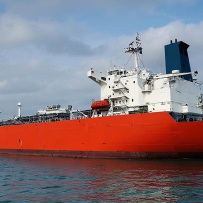 Navios fantasmas movem mercado paralelo do petróleo, aponta estudo