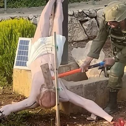 Indignação após soldado israelense vandalizar estátua de Jesus no Líbano
