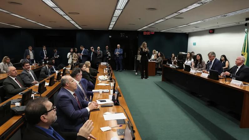 No dia 22 de abril, CCJ da Câmara votou PEC que reduz jornada de trabalho a 36h semanais em 10 anos