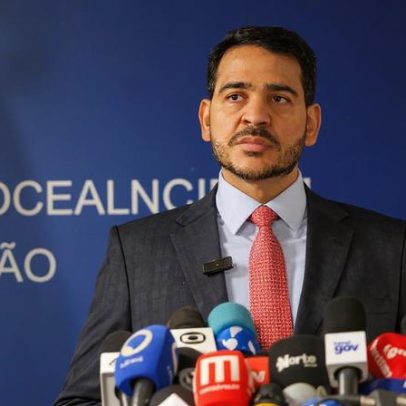 Senador apresenta relatório favorável à indicação de Messias ao STF