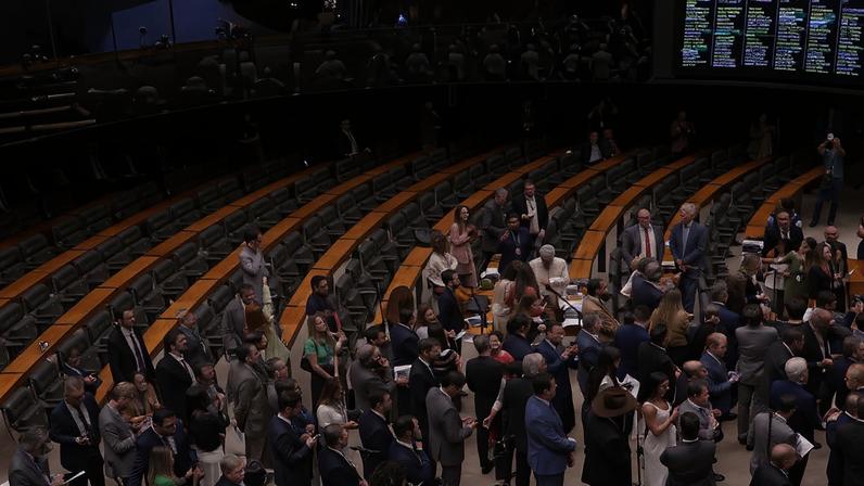 Sessão do congresso que está discutindo o veto integral ao projeto de lei da dosimetria de penas. Foto: Lula Marques/ Agência Brasil.