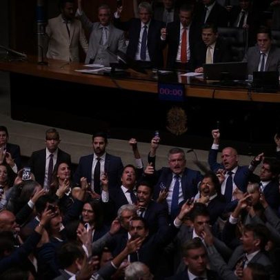 Congresso derruba veto e aprova projeto de dosimetria de penas