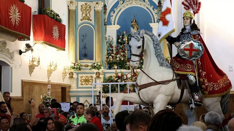 Rio de Janeiro, 23/04/2026 - Toque da alvorada e missa solene em honra a São Jorge, padroeiro do Estado do Rio de Janeiro, em frente ao Santuário de São Jorge e São Gonçalo Garcia no centro. Foto: Rovena Rosa/Agência Brasil