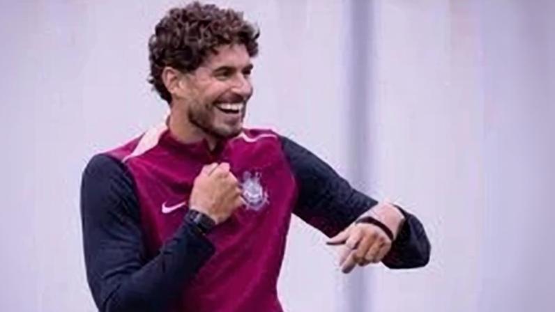 Aline Marquez e Pedro Raul assumem affair com vídeo juntos passeando em shopping