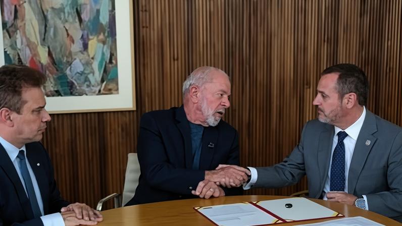 Lula, Andrei Rodrigues e Wellington Silva em anúncio da contratação de mil policiais federais