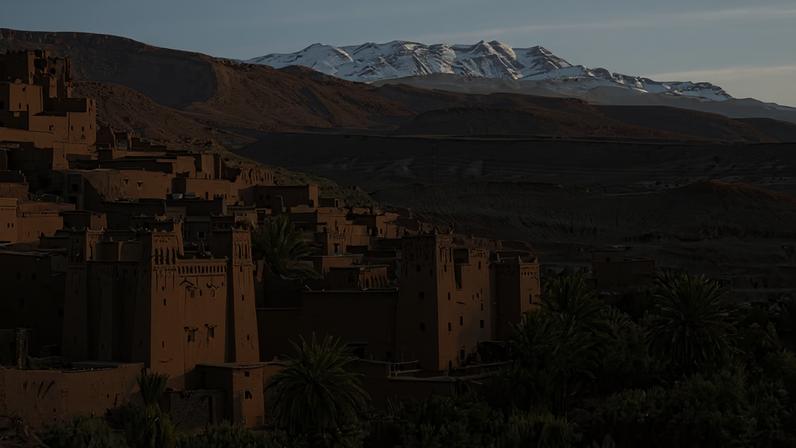 Kasbah de Aït Benhaddou ao amanhecer, em Marrocos