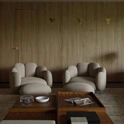 Projeto em GO une base neutra, madeira e design com memória afetiva