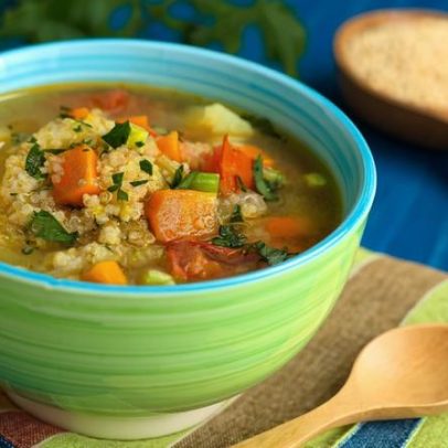 10 sopas ricas em proteínas para começar a semana
