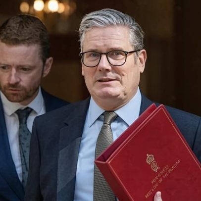 Starmer enfrenta votação sobre escândalo de checagem envolvendo Mandelson