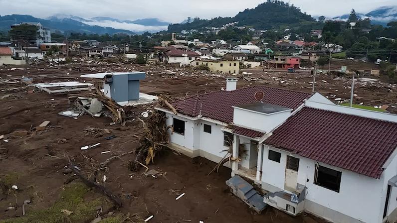 No Brasil, o El Niño é marcado por eventos de seca no Nordeste e chuvas intensas no Sul. Na foto, destruição em Roca Sales (RS), em 2024.
