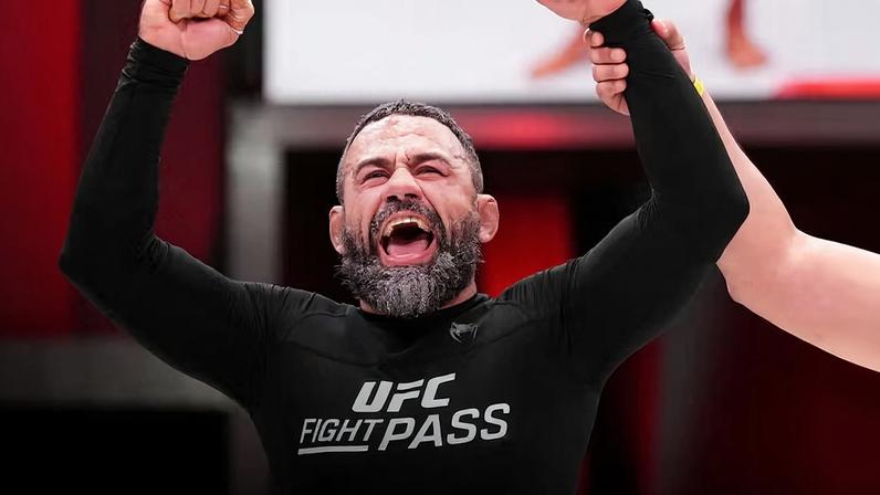 Vagner Rocha comemora a vitória sobre Victor Silvério no UFC Fight Pass Invitational 5, em dezembro de 2023. (Foto por Chris Unger/Zuffa LLC)