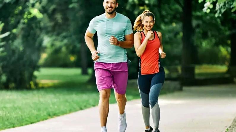 Os exercícios aeróbicos ajudam a fortalecer os músculos do abdômen