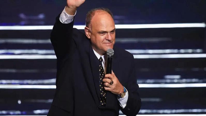 Oscar Schmidt lutava desde 2011 contra um glioma, tipo de câncer localizado na parte frontal esquerda do cérebro